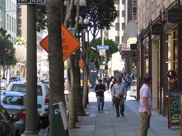 7th Street Between Figueroa & Flower (10/18/2016 - Credits: Photo courtesy of Kris Bunting)