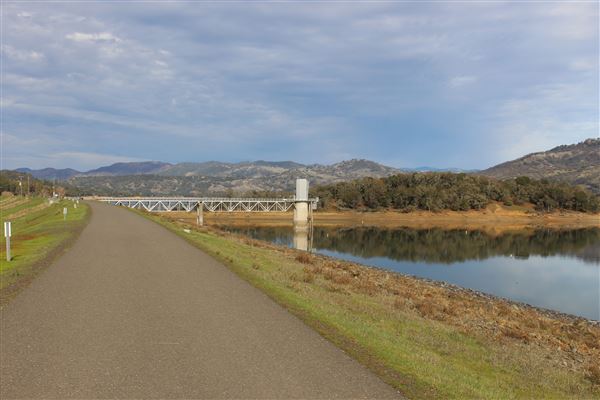 Coyote Valley Dam / Lake Mendocino - Coyote Valley Dam - public-use pathway (11/30/2017 - Credits: Kellen Lim)