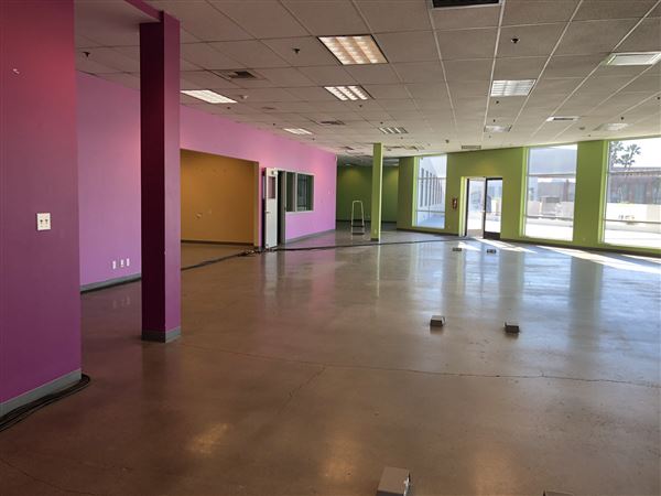Burbank Town Center / with Adjacent CLOSED IKEA (3/1/2018)