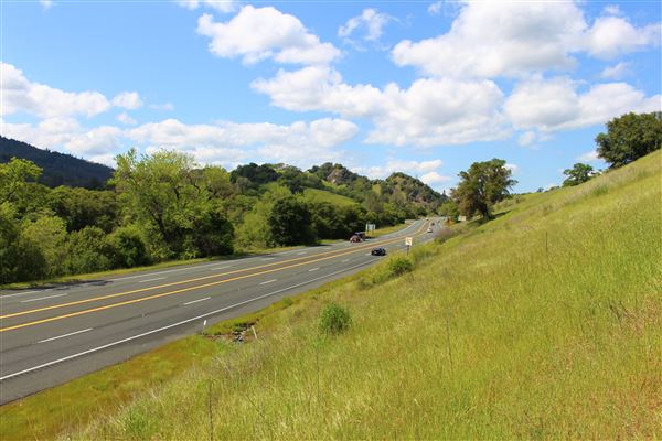 Redwood Highway - Highway 101 - Cloverdale to Ukiah - Highway 101 - looking northward; 10 miles south of Hopland (just north of Cloverdale) (4/18/2017 - Credits: Kellen Lim)