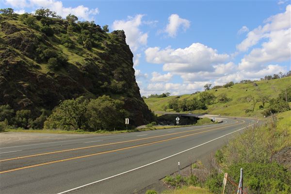 Redwood Highway - Highway 101 - Cloverdale to Ukiah - Highway 101 - Frog Woman Rock, looking northward; 6 miles south of Hopland (4/18/2017 - Credits: Kellen Lim)