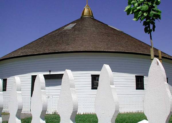 DeTurk Round Barn (12/31/2003)