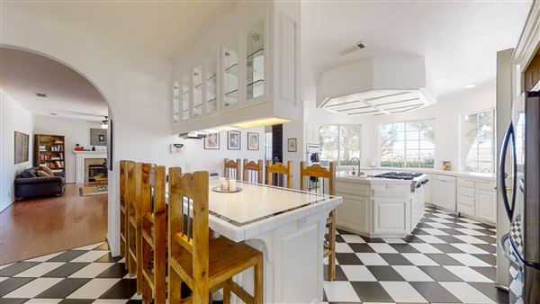 Agua Dulce Winery and Vineyards (9/23/2020 - Credits: Kevin Dole - Home3D.us - 818 568 8876)