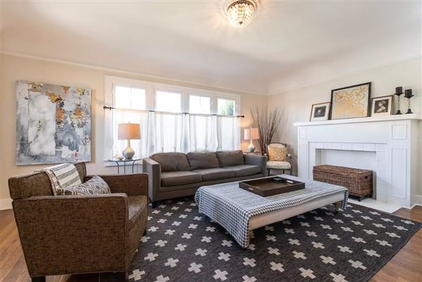 Larchmont Village 1920's Duplex (5/4/2021 - Credits: Matthew Mogk)