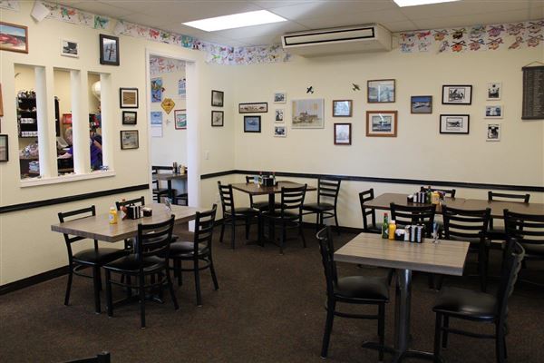 Breezy's Wings and Wheels Cafe (3/1/2022 - Credits: Film Tehama)