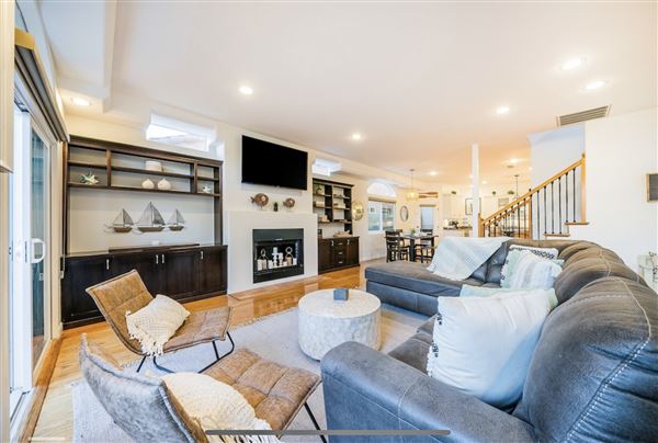 Belmont Shores House (4/28/2022 - Credits: Vacasa)