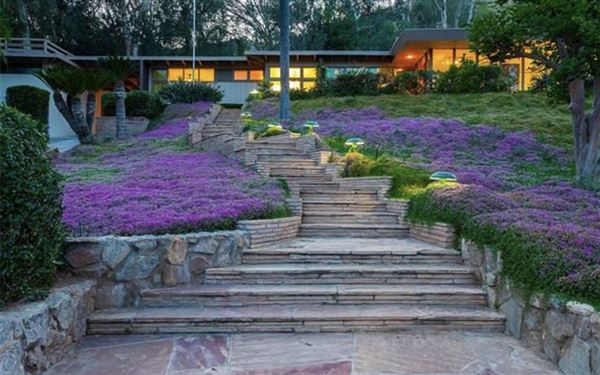 Stunning Riverside Mid Century Modern Home (2/12/2022)