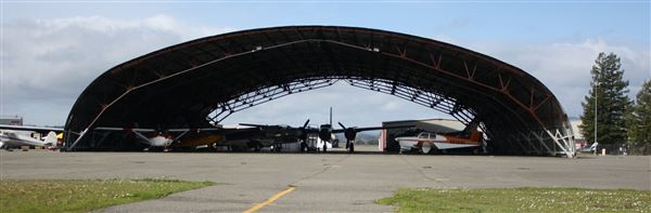 City of Santa Rosa (3/1/2011 - Credits: Airplane hangar used in the film It's a Mad, Mad, Mad, Mad World ”CrabTree13 “(CC BY-SA 3.0)[ Mad1 - Santa Rosa, California - Wikipedia])