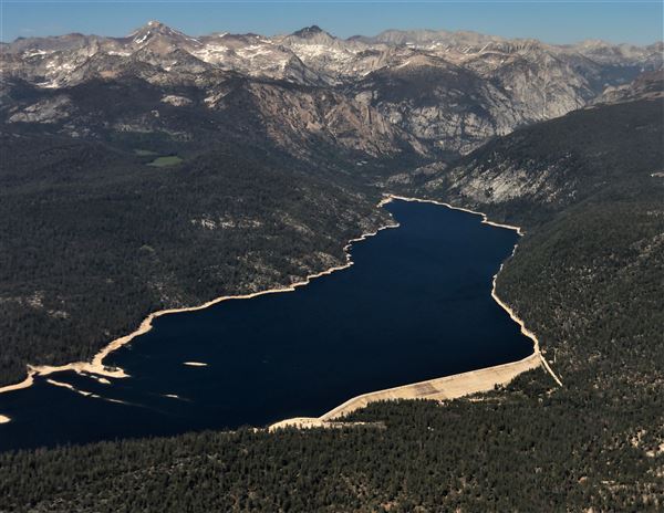 Lake Thomas A. Edison / Big Creek - Southern California Edison (SCE) / Sierra National Forest (6/18/2018 - Credits: Lake Edison, aerial looking northeast “by Tom Hilton - https://www.flickr.com/photos/tomhilton/29004222598/”(CC BY 2.0, https://creativecommons.org/licenses/by/2.0/))