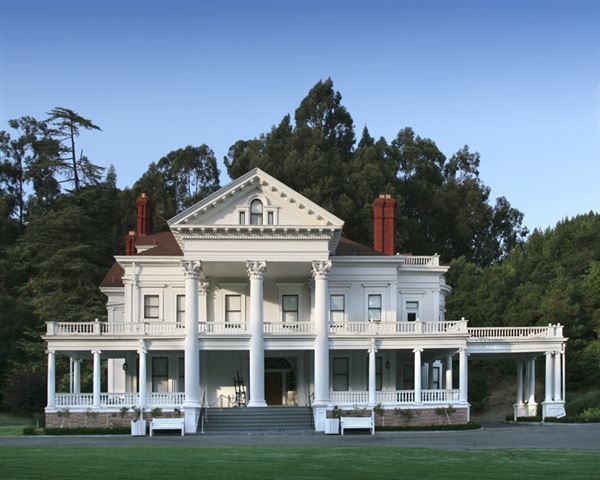 Dunsmuir Hellman Historic Estate (10/1/2006 - Credits: Dunsmuir House in Oakland, CA. "by David Ball Own Work" (https://commons.wikimedia.org/wiki/File:Dunsmuir-house.jpg?uselang=en#Licensing)[https://upload.wikimedia.org/wikipedia/commons/d/da/Dunsmuir-house.jpg])