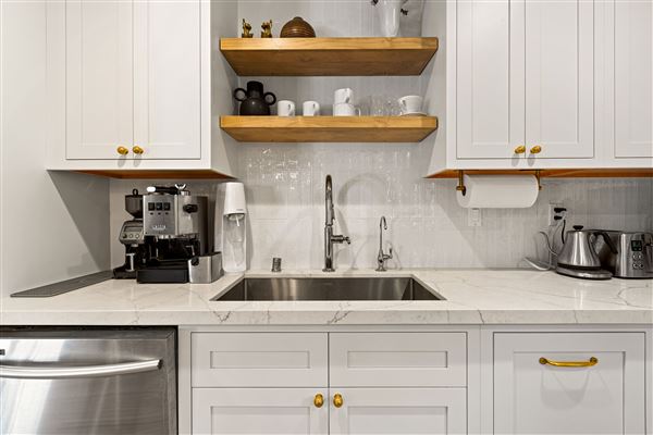 Modern kitchen and dream family room (5/26/2024 - Credits: Lonnie Silberling)