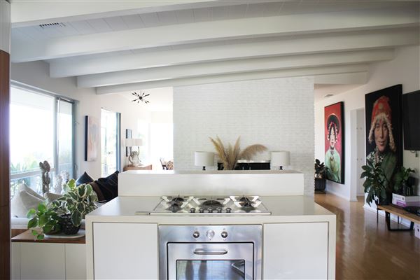 Modern Mid-Century House with stunning DTLA Views (7/27/2024 - Credits: Lisa Marahiel)