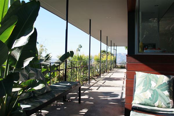 Modern Mid-Century House with stunning DTLA Views (7/27/2024 - Credits: Lisa Marahiel)