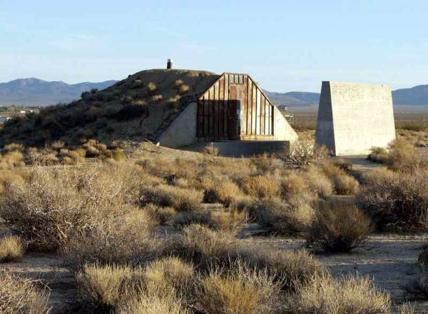 Inyokern Airport Bunkers - Airport ID: KIYK (12/31/2003)