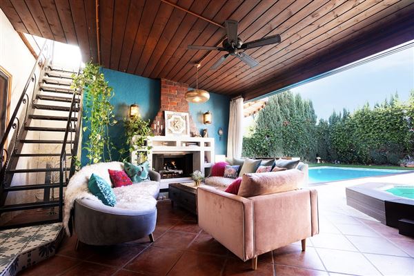 Private Boho Glam Mantra House with Pool, Views & Multiple Backdrops in Burbank Hills (4/1/2024 - Credits: IG @bfreeperiod    Brian K Freeman Jr.)