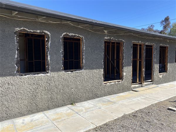 Abandoned Motel in the High Desert (2/6/2024 - Credits: Yonnus Becker)