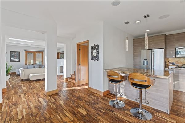 Hollywood Hills Modern Vintage (12/20/2024 6:05:13 PM - Credits: submitted by:)