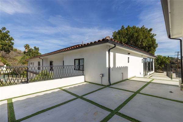 Luxury Mansion in South Pasadena (1/7/2025 6:27:40 PM - Credits: submitted by:)