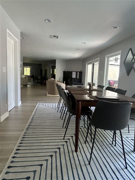 California Modern in Residential Encino Hills (2/3/2025 5:40:26 PM - Credits: submitted by:)