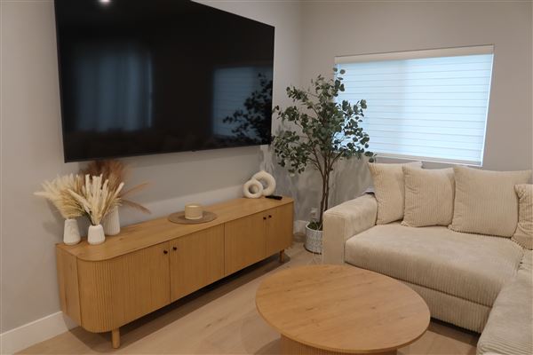 Modern Valley Home with Pool and Spacious Backyard (2/15/2025 - Credits: submitted by: Nicole  Bouzaglo)