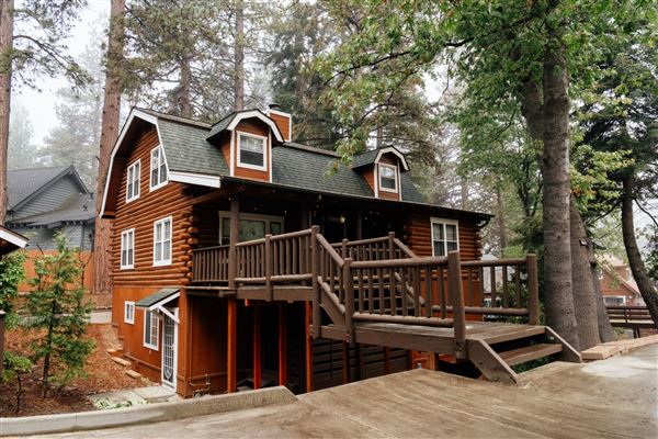 The Lightning Lodge (6/24/2024 - Credits: Ben Neuhaus)