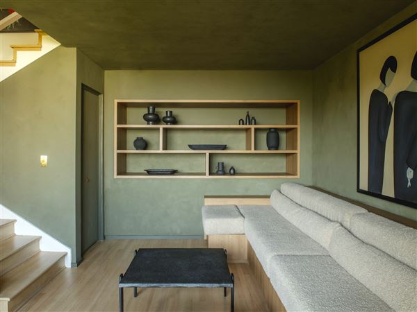 Midcentury Modern Hills Home (3/25/2025 - Credits: submitted by: Sean  Mcnichol)