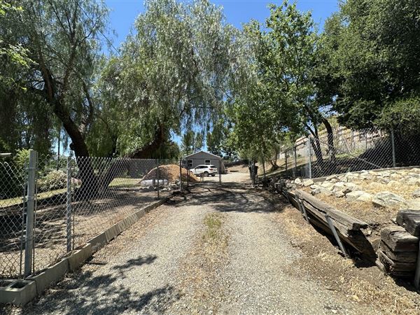 Modern Farmhouse on Expansive Agoura Hills Lot – Film-Ready & Versatile (4/29/2025 - Credits: Taken by Lauren Pfahler, property owner)