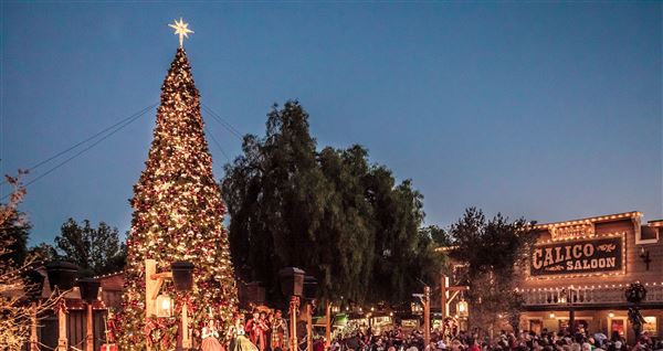 Knott's Berry Farm & Knott's California Marketplace - Calico Saloon - Christmas (5/15/2025 - Credits: Six Flags Entertainment Corporation)