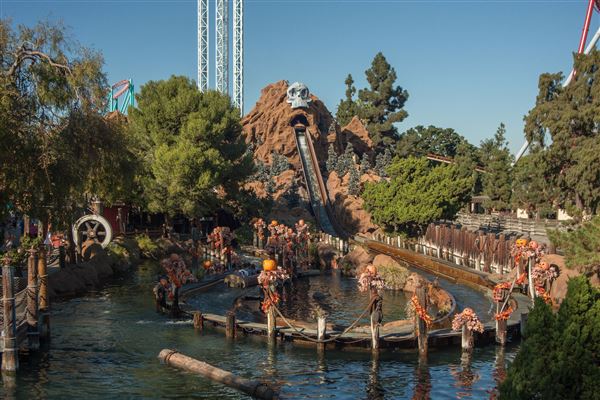 Knott's Berry Farm & Knott's California Marketplace - Timber Mountain Log Ride - Halloween (5/15/2025 - Credits: Six Flags Entertainment Corporation)