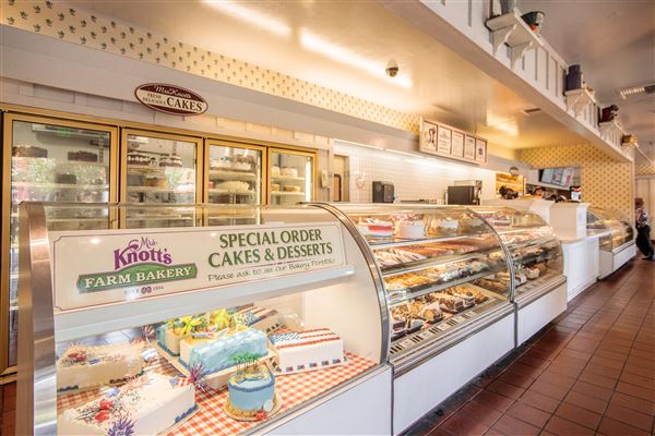Knott's Berry Farm & Knott's California Marketplace - Knott's Farm Bakery at California Marketplace (5/20/2025 - Credits: Six Flags Entertainment Corporation)
