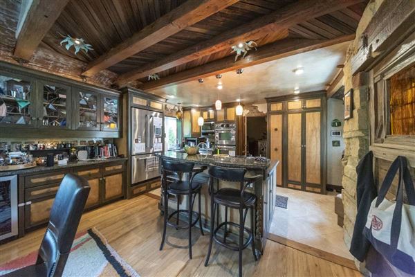 Woodland Hills Rustic Cabin (5/20/2025 - Credits: submitted by: Dominic Ottersbach)