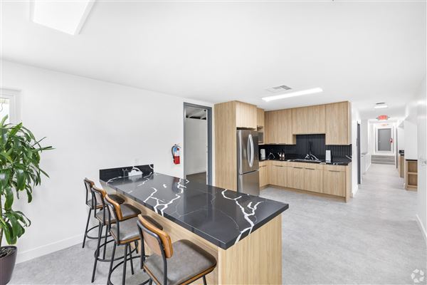 Burbank Modern Office Space – Film/Photo Shoot Ready (5/1/2024 - Credits: In-house photographer)