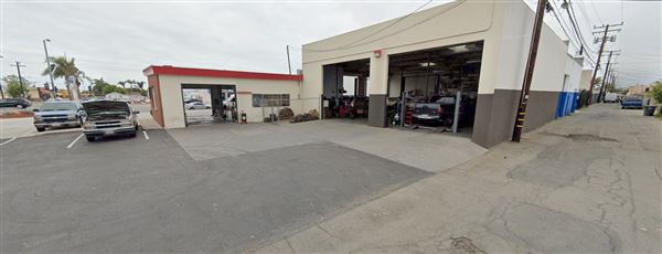 Auto Parts Store and Repair Shop (10/4/2023 - Credits: submitted by: Gabriela Valenzuela)