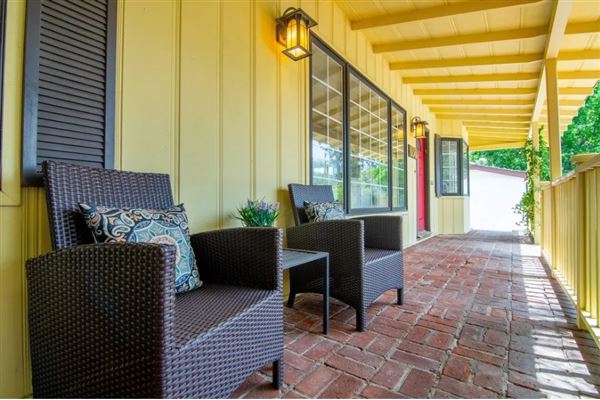 Rancho Equestrian House (9/15/2025 - Credits: submitted by: Max Dell)