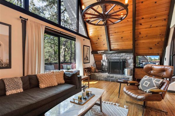 Twin Peaks Mountain Cabin (8/31/2022 - Credits: submitted by: Alex Persons)