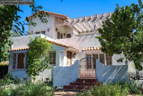 Mediterranean Spanish Villa (10/13/2025 - Credits: Home Shoot Home)