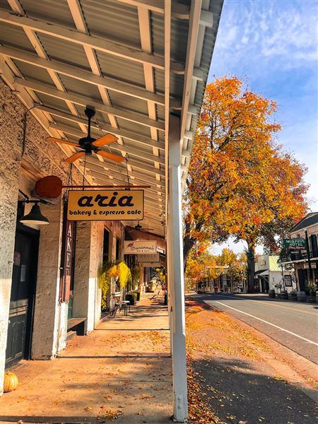 Murphys Main Street (10/21/2025 - Credits: Calaveras Visitors Bureau & Film Commission)