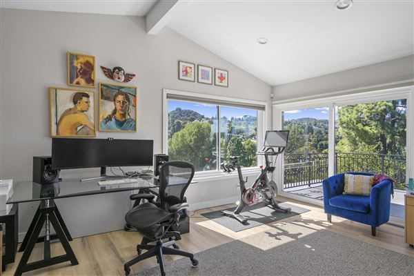 Sherman Oaks Oasis (10/20/2025 - Credits: submitted by: Andrea Bailey)
