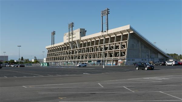 Veterans Memorial Stadium - Long Beach City College - Stadium Parking Lot (5/23/2016 - Credits: Leo Fialho)
