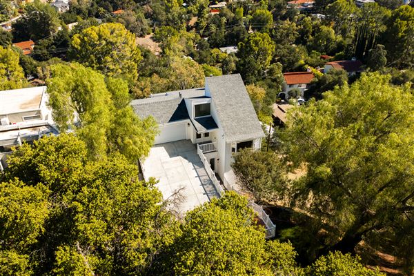 Modern Hillside Home (11/7/2025 - Credits: Cedric Benjamin and Jessica Theile)