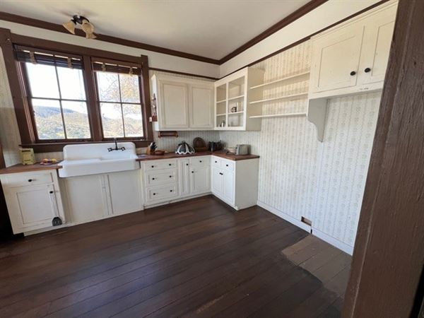 Big Sky Movie Ranch - Farmhouse (11/17/2025 - Credits: Owner)