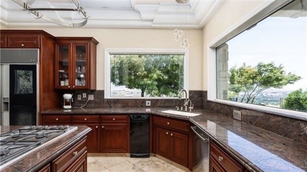 Single family property (12/3/2025 - Credits: submitted by: Artur  Harutyunyan)