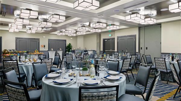 Oxford Suites Paso Robles (7/1/2019 - Credits: submitted by: Catherine Freeland)
