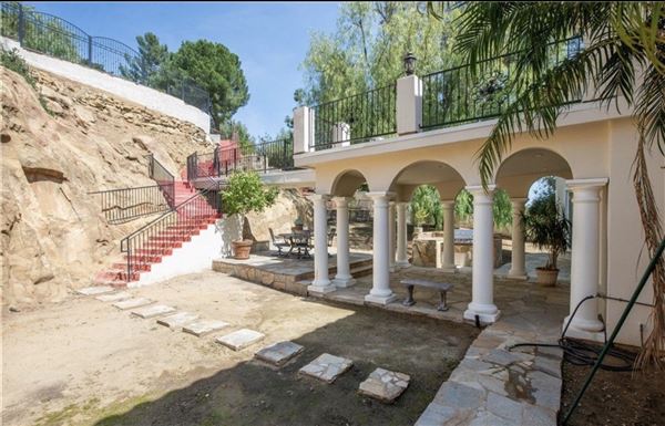 Chatsworth Hills Estate (12/5/2025 - Credits: Artur Harutyunyan)
