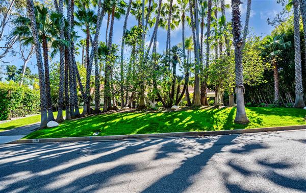 Vintage Hollywood Vibes – Secluded Palm-Lined Mid-Century Pool Oasis Wrapped In Lush Greenery – A Filmmaker’s Dream! (4/5/2025 - Credits: Elegant Textiles, Inc.)