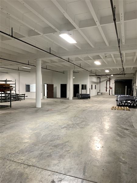 Spacious DTLA Warehouse With Office Ideal For Events/Filming (4/16/2026 - Credits: Elegant Textiles, Inc.)