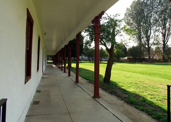 Los Encinos State Historic Park (SHP) adjacent to currently closed Lakeside Restaurant & Lounge (12/31/2003)
