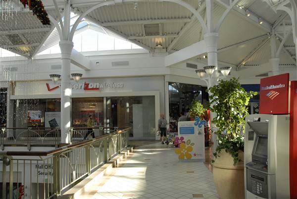 Westfield Valencia Town Center (12/1/2010 - Credits: Errol Reichow)