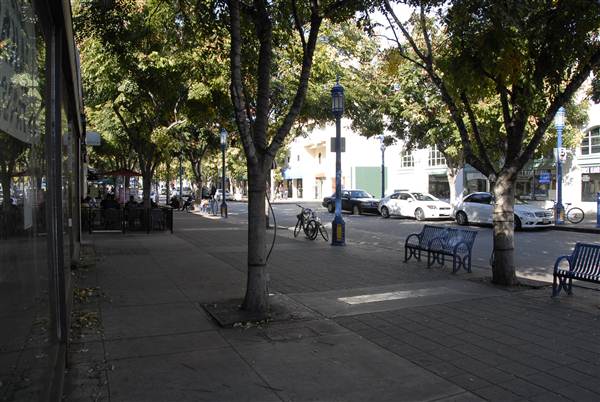 Westwood Village - Broxton Ave. (South) (11/30/2010 - Credits: Errol Reichow)