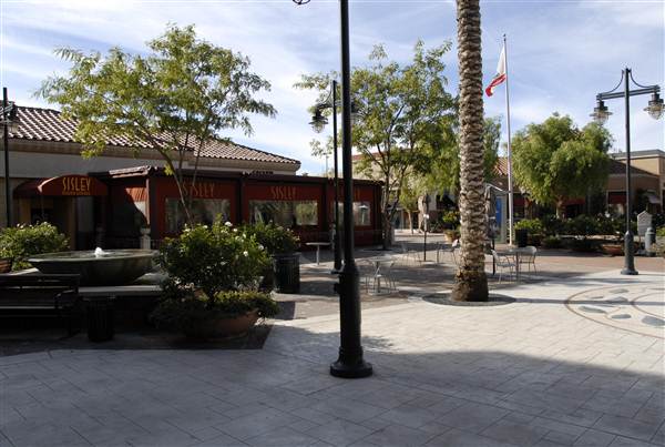 Westfield Valencia Town Center (12/13/2010 - Credits: Errol Reichow)